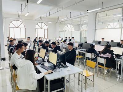 軟件技術(shù)專業(yè) 引領(lǐng)網(wǎng)絡(luò)科技新時代